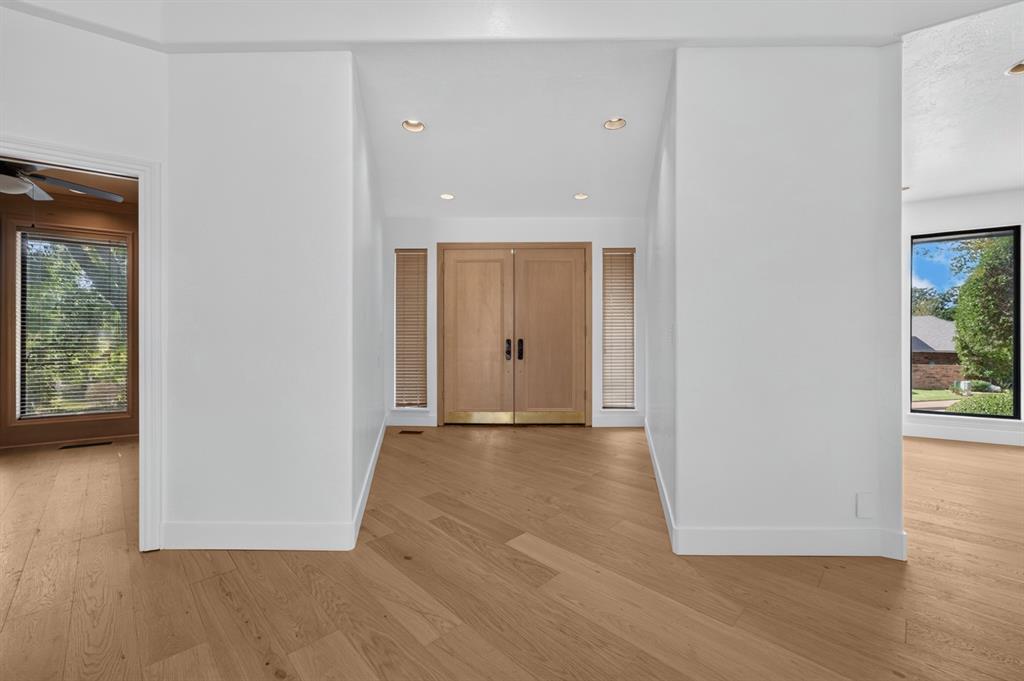 545 E Oak Place Property Photo 4