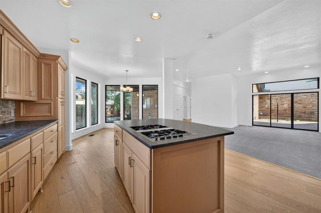 545 E Oak Place Property Photo 10