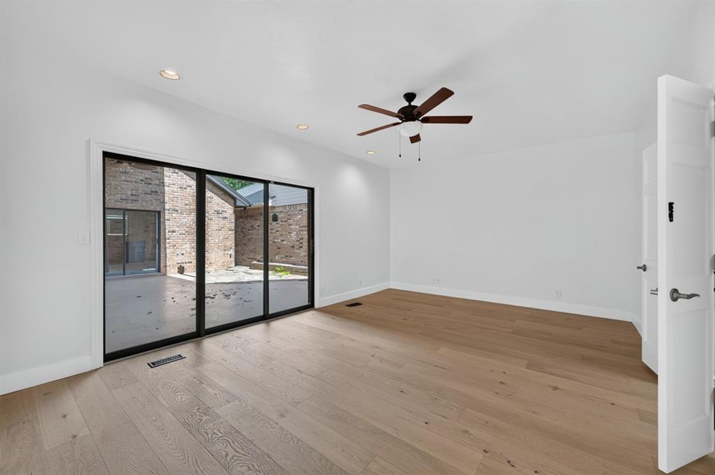 545 E Oak Place Property Photo 14