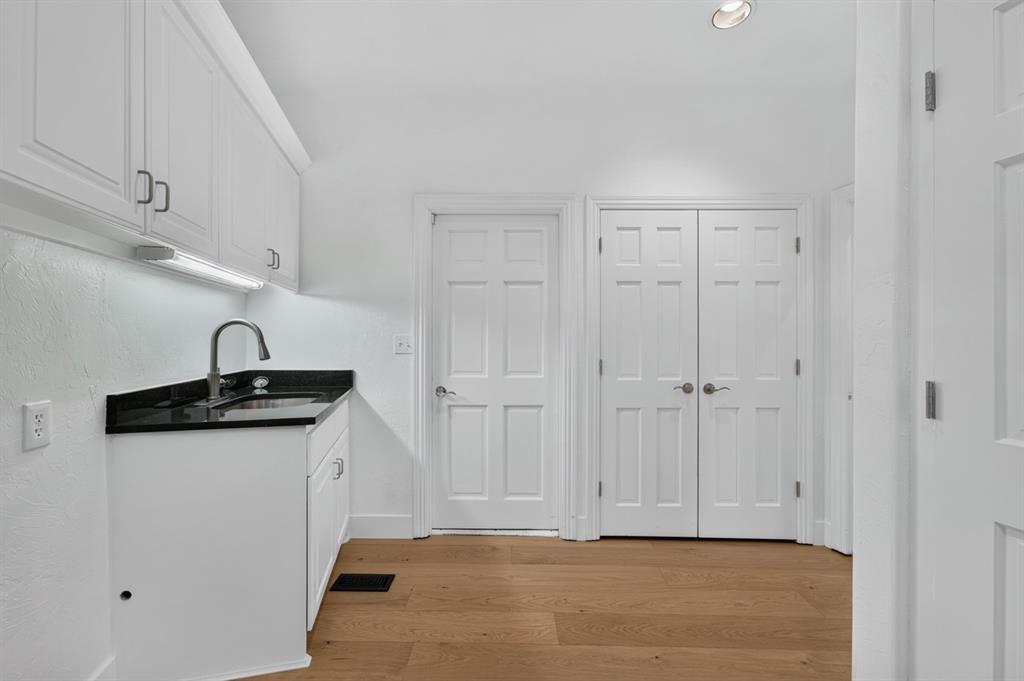 545 E Oak Place Property Photo 27