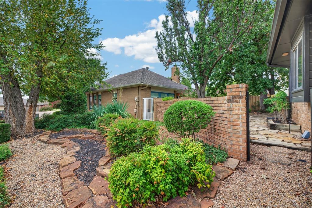 545 E Oak Place Property Photo 35