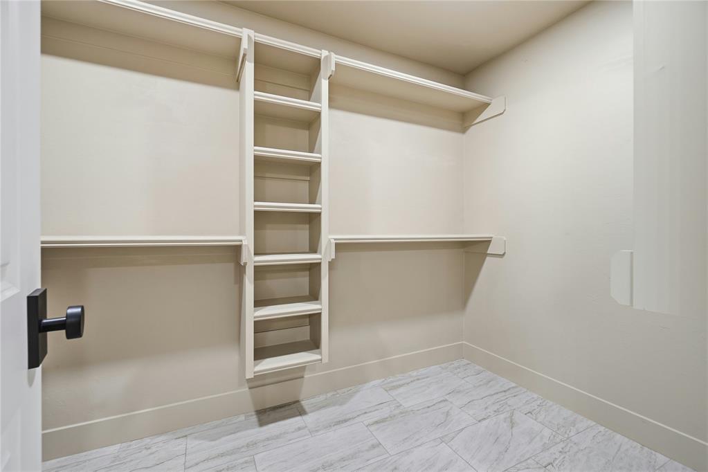 306 W 4th Street Property Photo 27