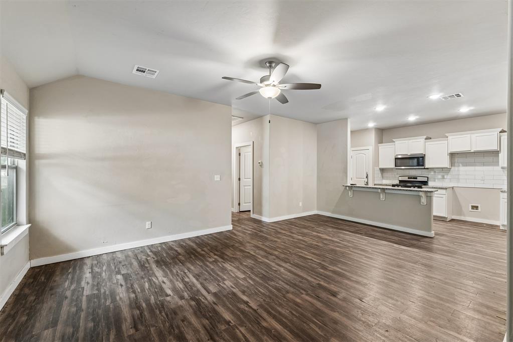 706 W London Street Property Photo 3