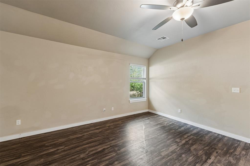 706 W London Street Property Photo 4
