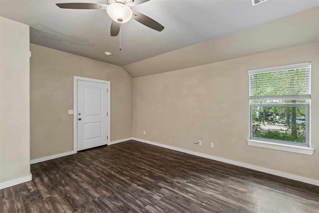 706 W London Street Property Photo 5