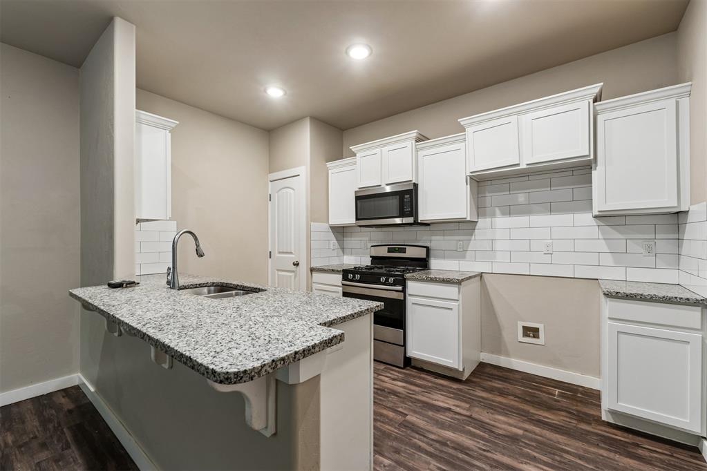 706 W London Street Property Photo 9