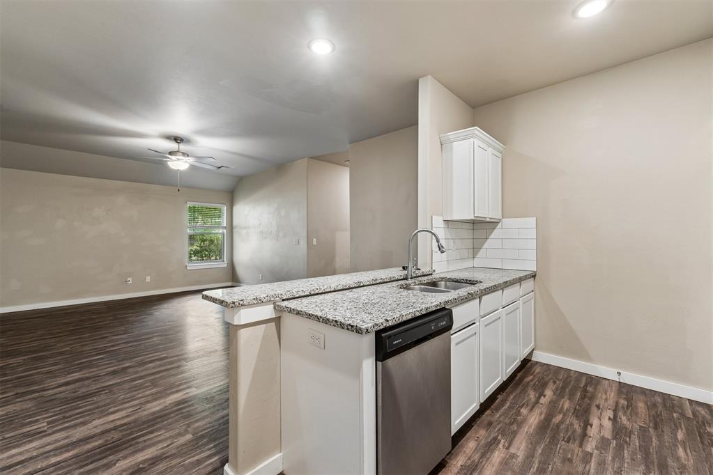 706 W London Street Property Photo 10