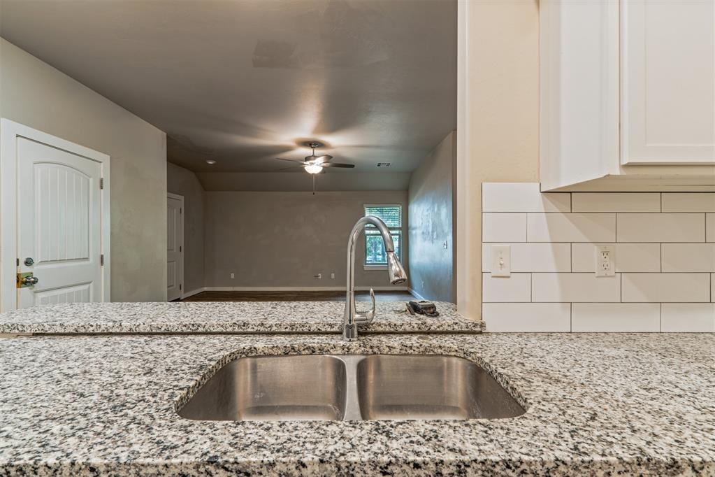 706 W London Street Property Photo 14