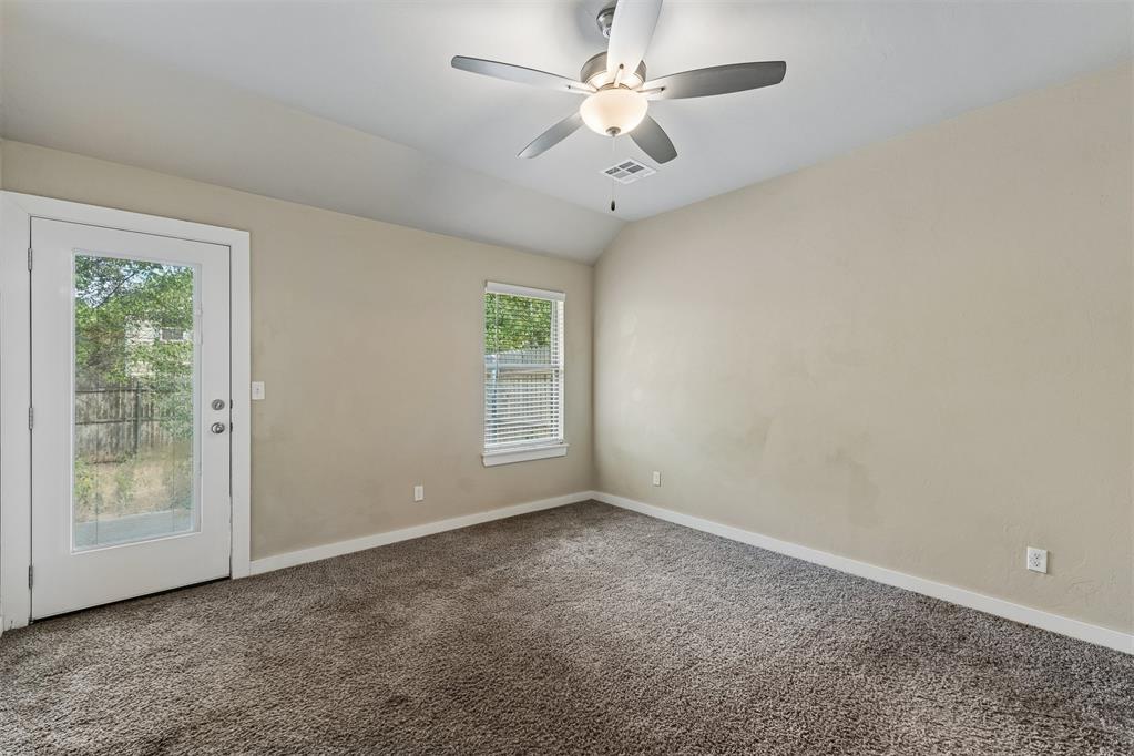 706 W London Street Property Photo 15