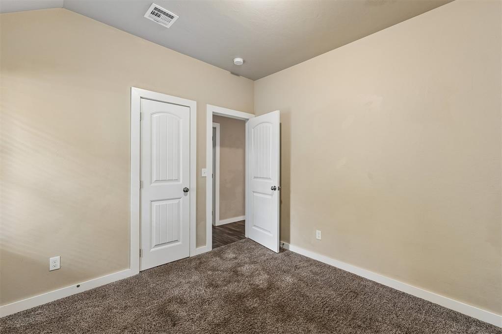706 W London Street Property Photo 22