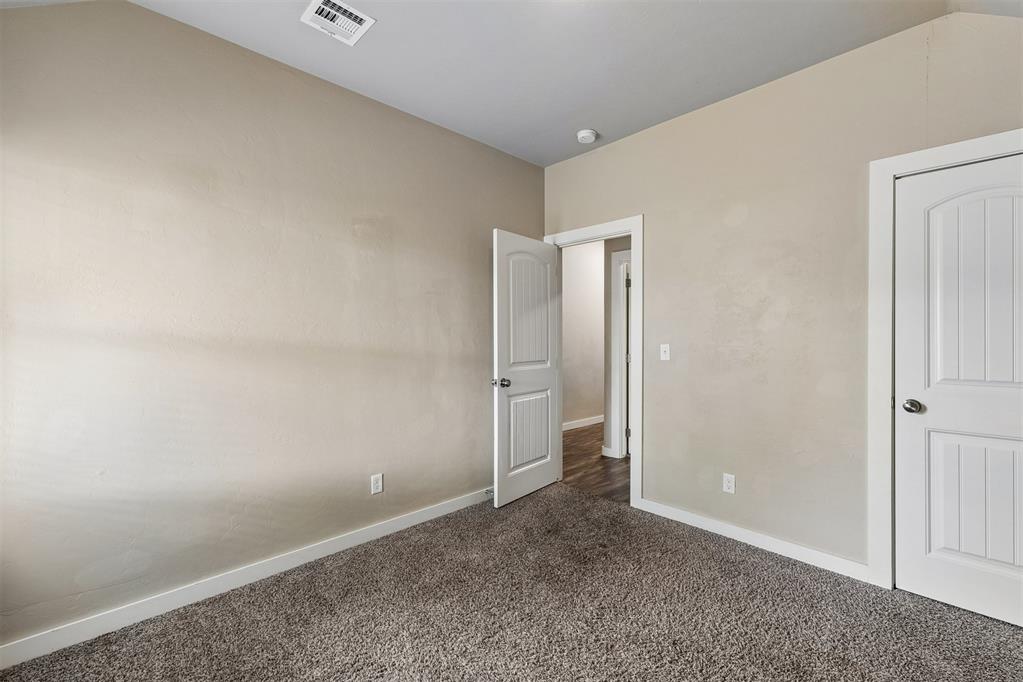 706 W London Street Property Photo 26