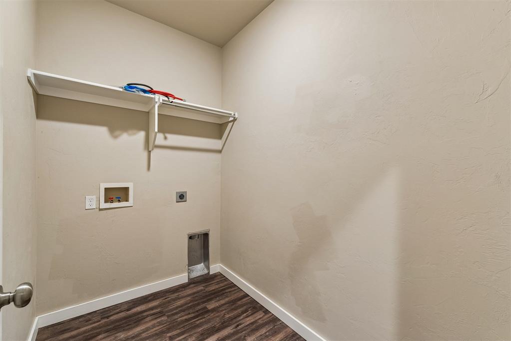 706 W London Street Property Photo 27