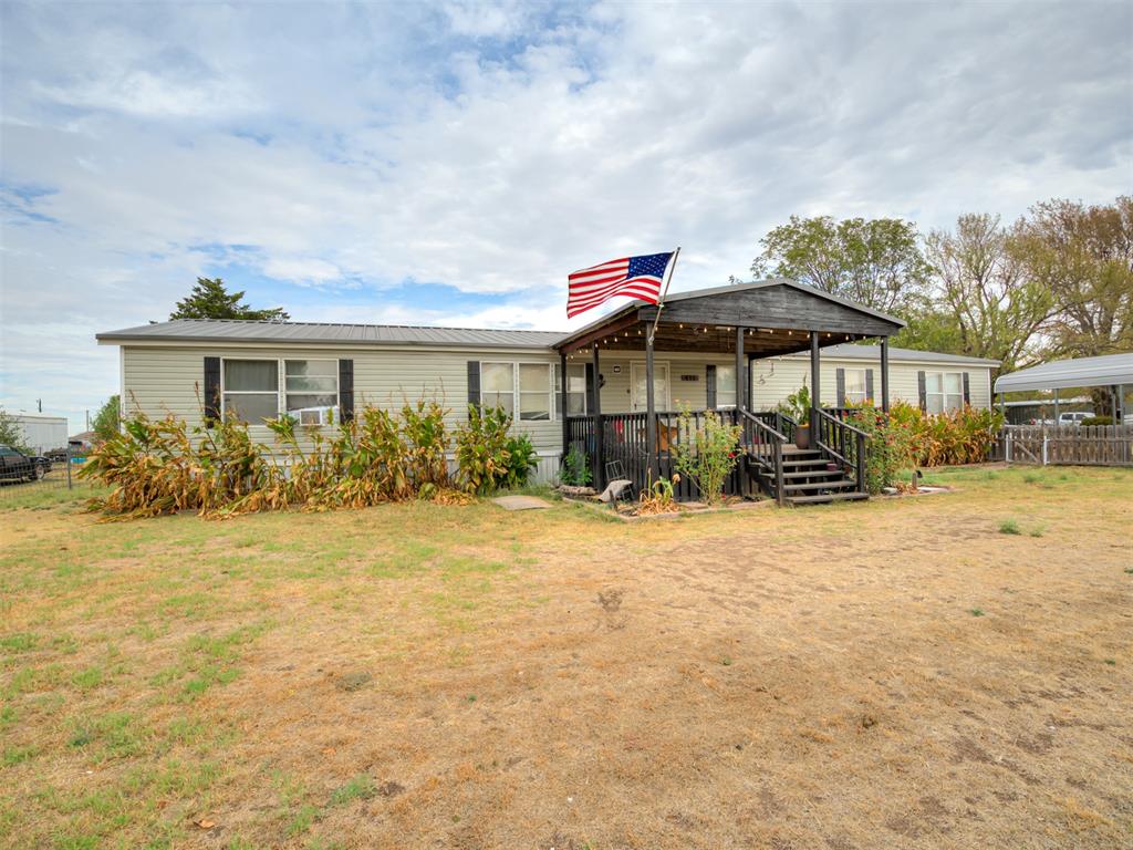 411 W Grand Street Property Photo 5