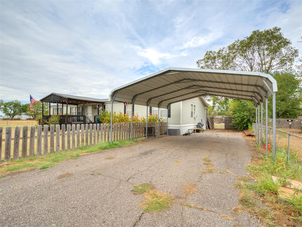 411 W Grand Street Property Photo 6