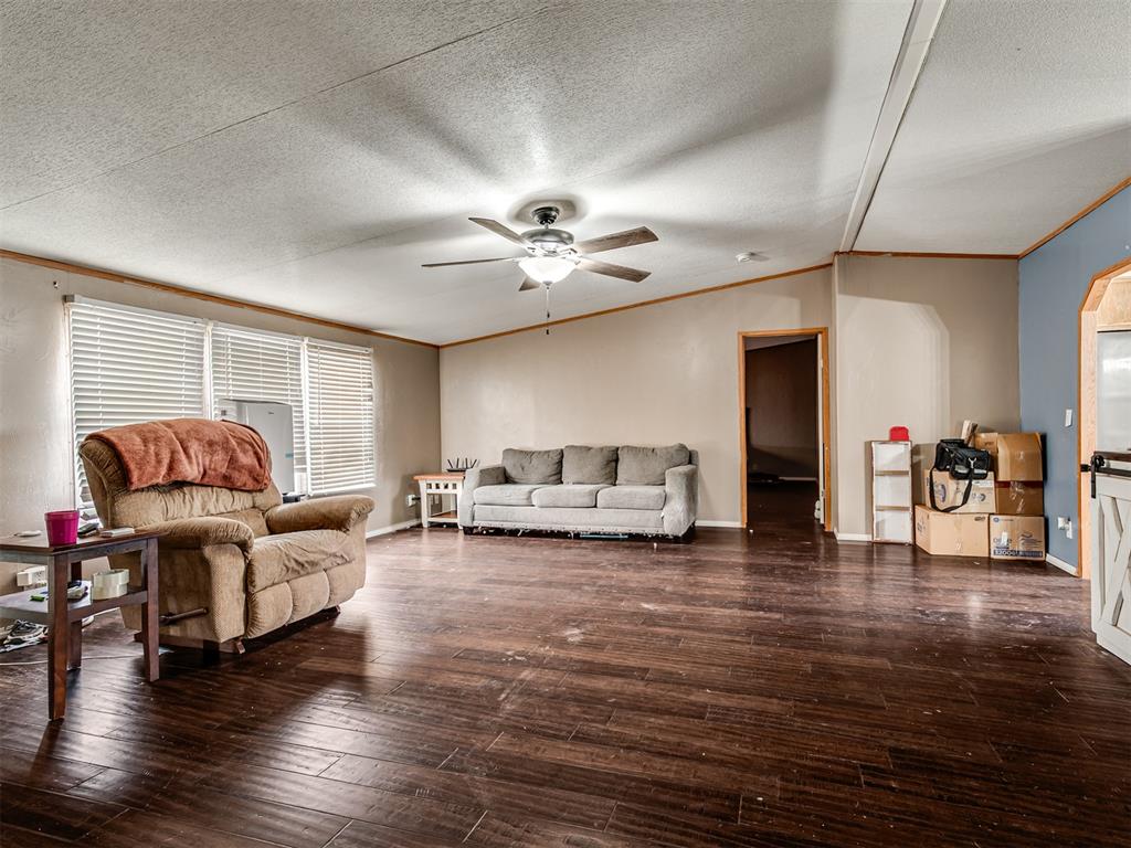 411 W Grand Street Property Photo 8