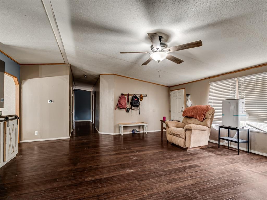 411 W Grand Street Property Photo 9