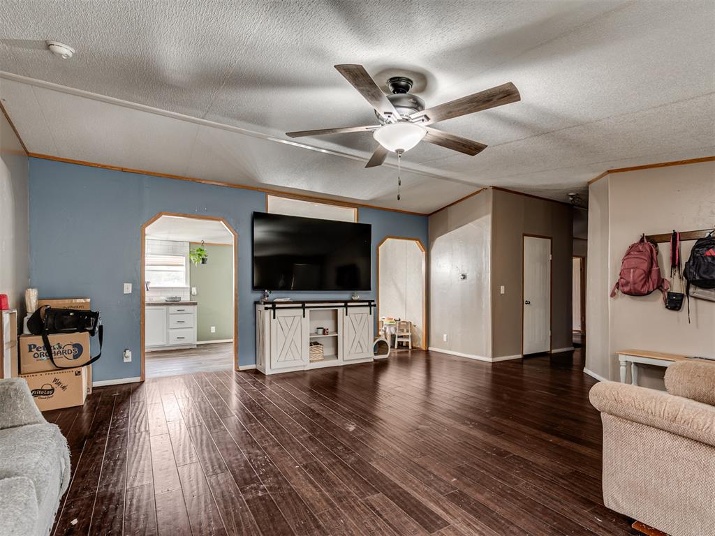 411 W Grand Street Property Photo 10