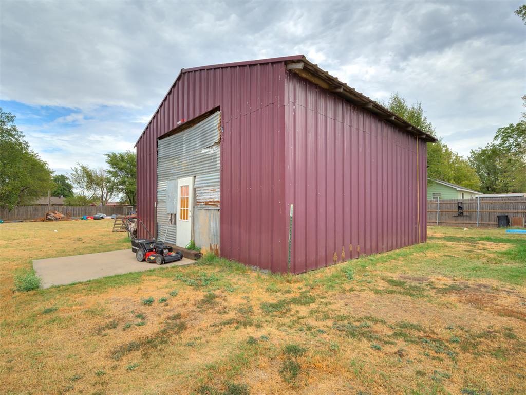 411 W Grand Street Property Photo 38