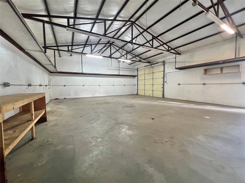 20165 W Oak Property Photo 1