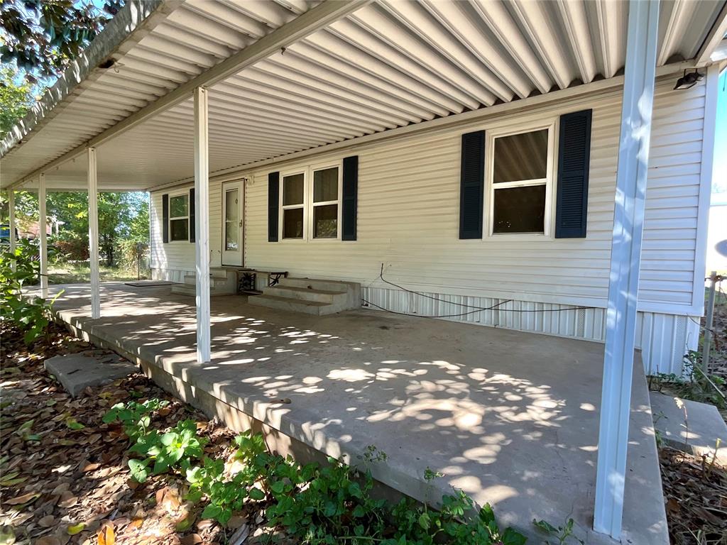 20165 W Oak Property Photo 2