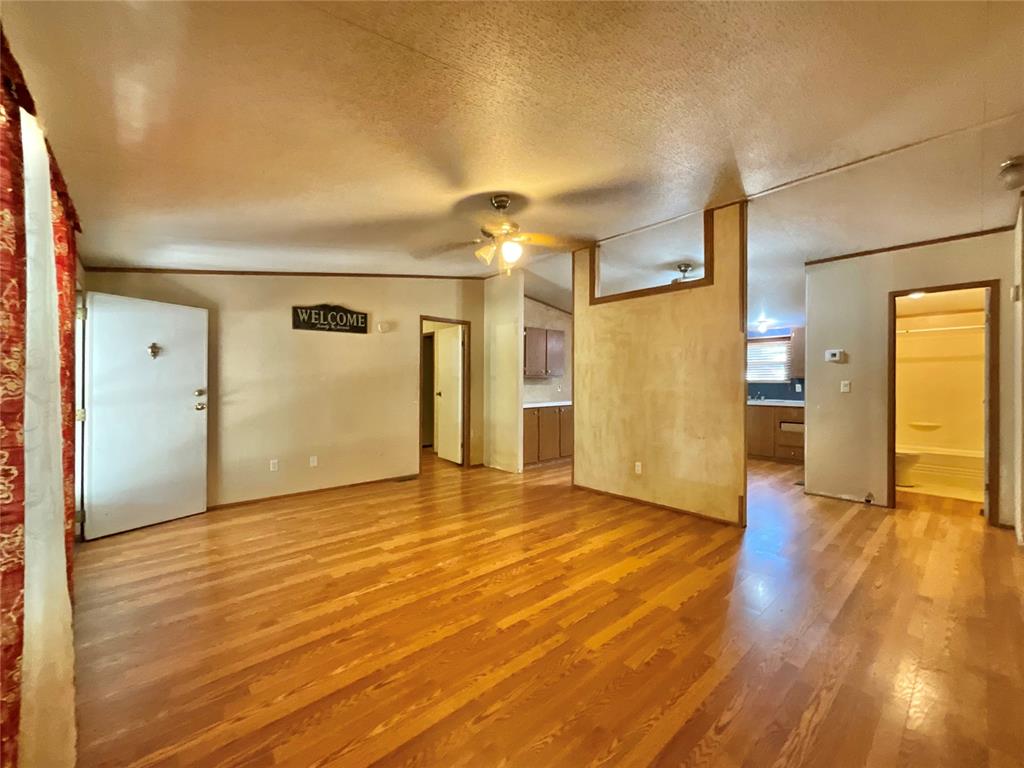 20165 W Oak Property Photo 5