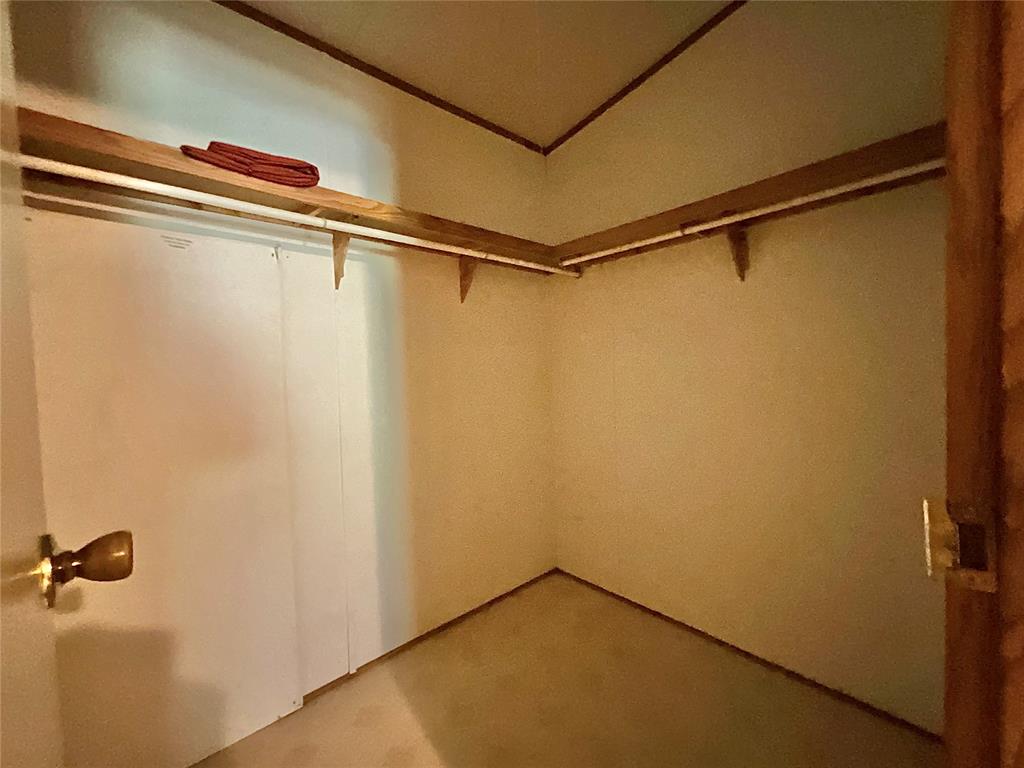 20165 W Oak Property Photo 10