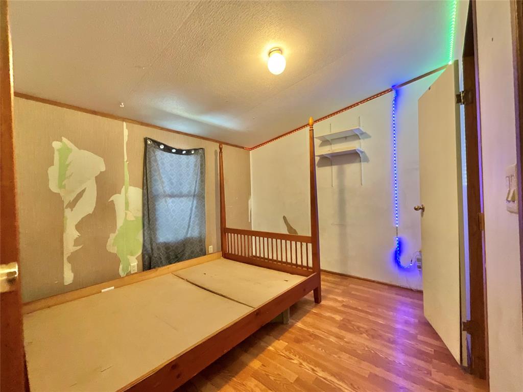 20165 W Oak Property Photo 12