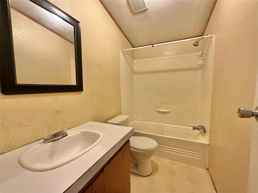 20165 W Oak Property Photo 14