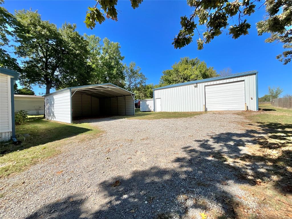 20165 W Oak Property Photo 16