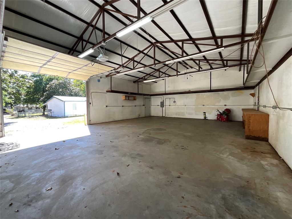 20165 W Oak Property Photo 17