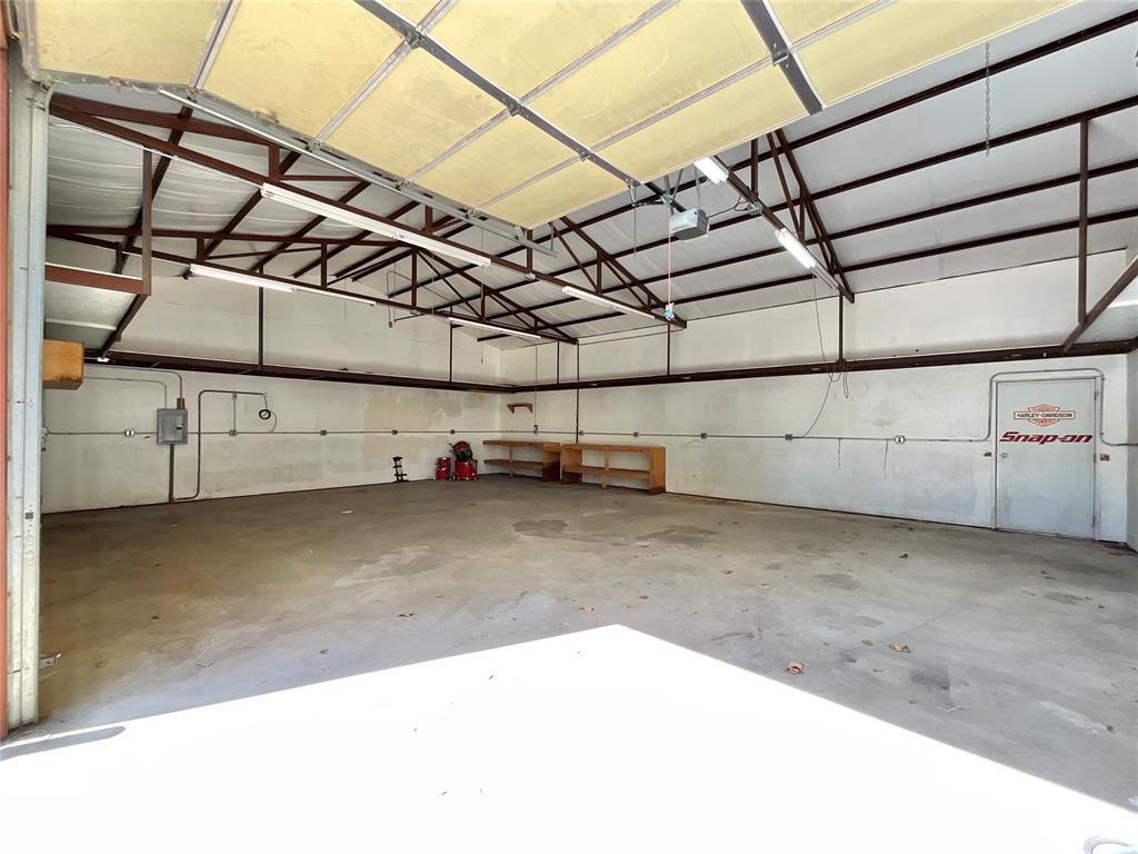 20165 W Oak Property Photo 18