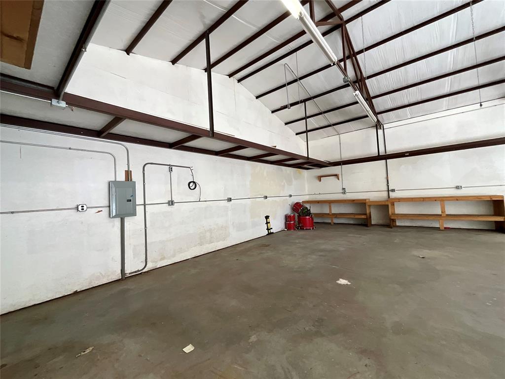 20165 W Oak Property Photo 19