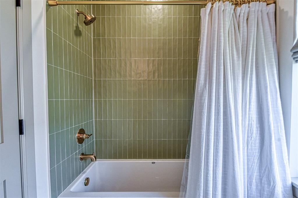 18457 Sweetwater Lane Property Photo 32