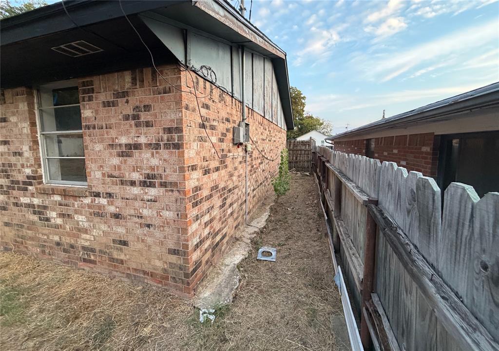 1811 Lewis Avenue Property Photo 5