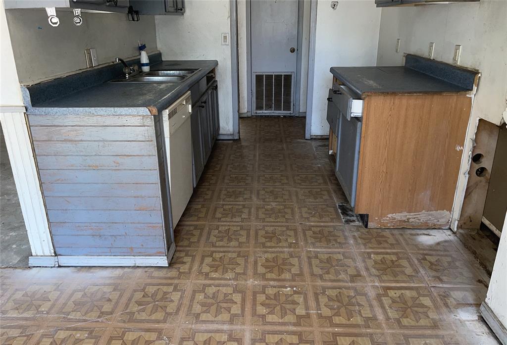 1811 Lewis Avenue Property Photo 9