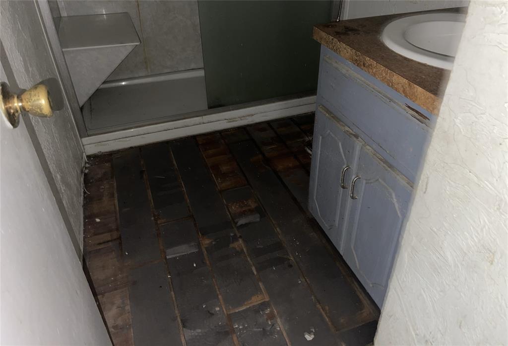 1811 Lewis Avenue Property Photo 12