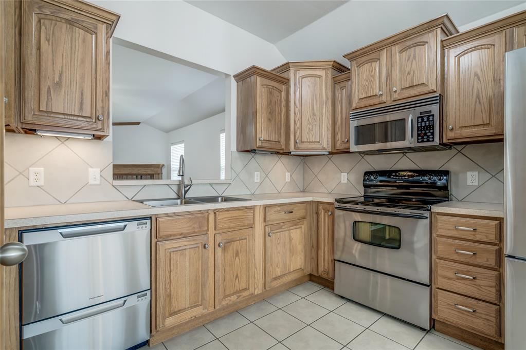 17633 Cobalt Avenue Property Photo 8