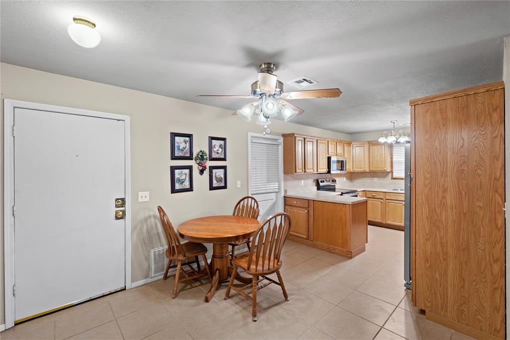 926 S Highland Drive Property Photo 2