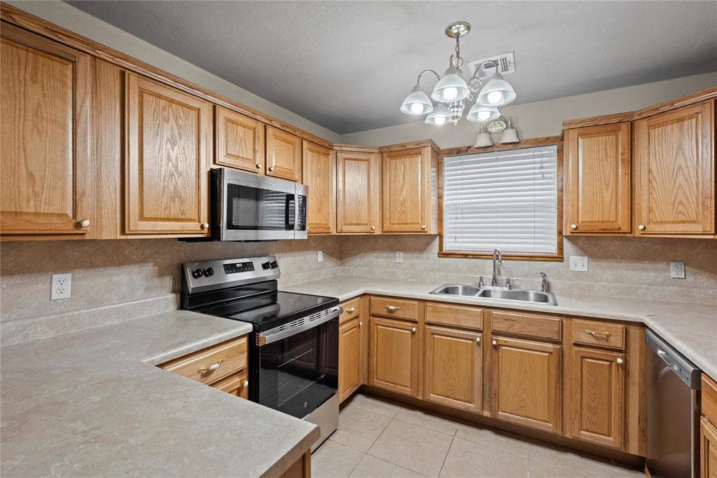 926 S Highland Drive Property Photo 10