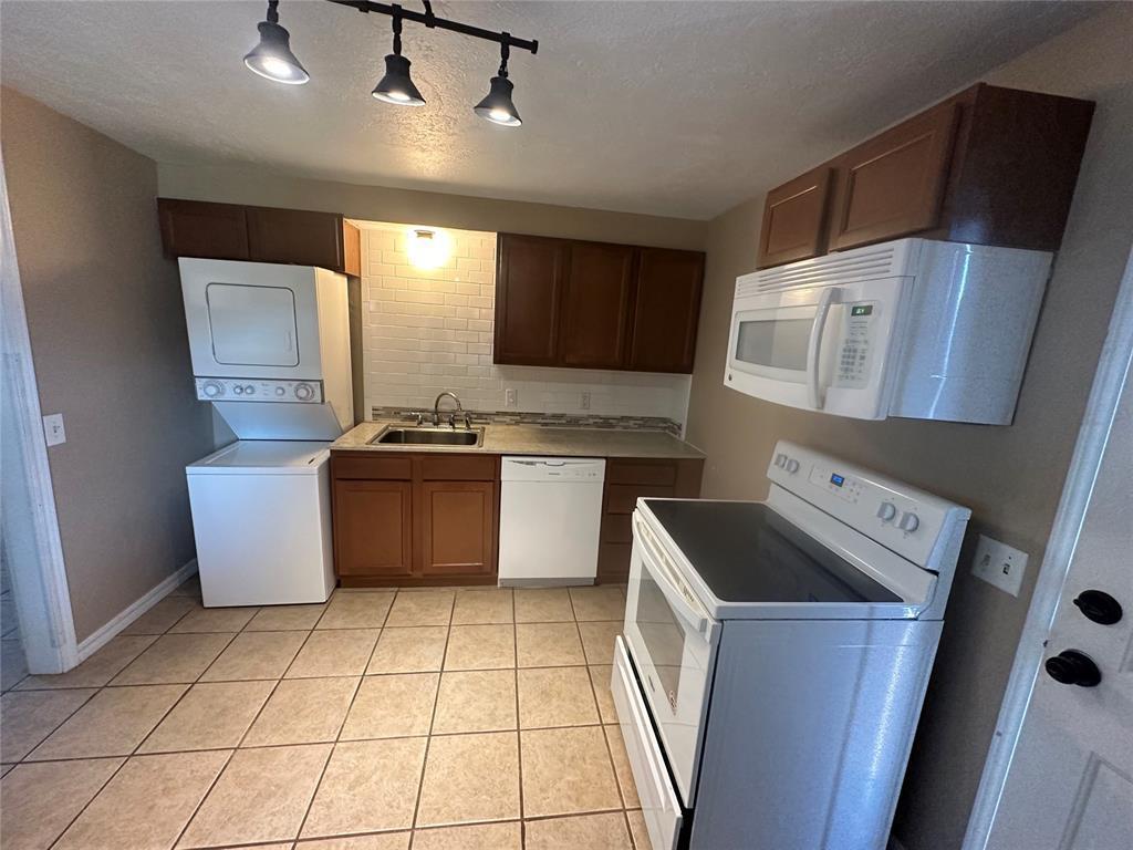516 E Huber Street Property Photo 5