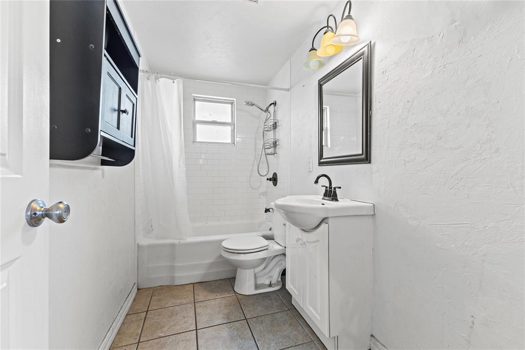516 E Huber Street Property Photo 6
