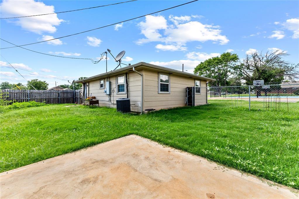 516 E Huber Street Property Photo 9