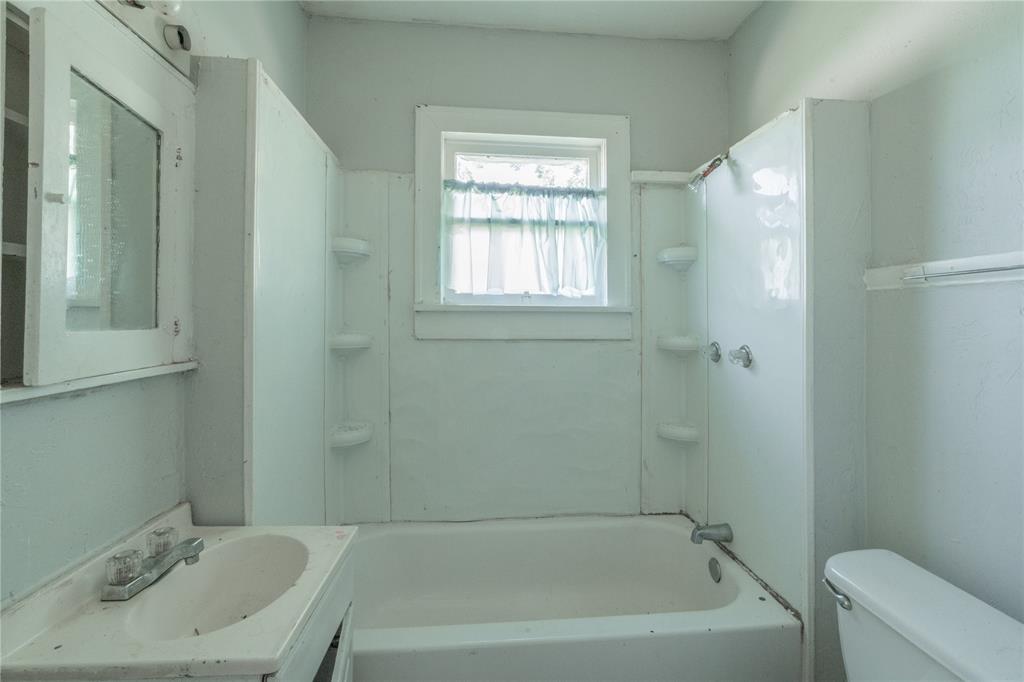 820 W Highland Street Property Photo 4