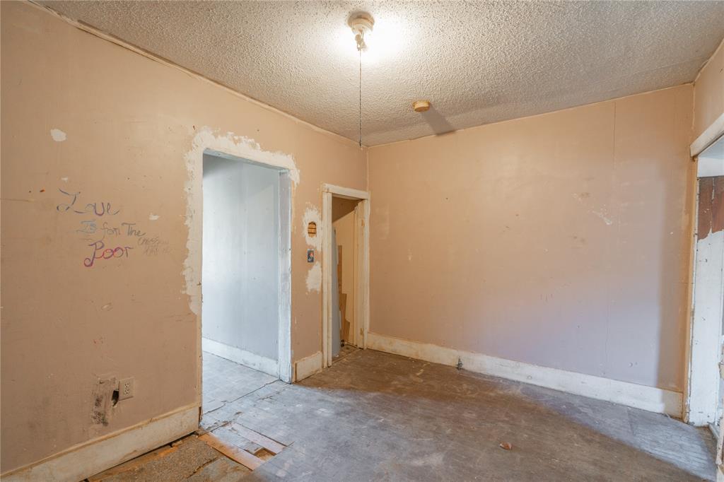 820 W Highland Street Property Photo 9