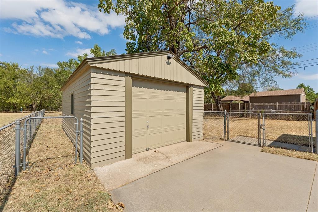 9219 Ne 13th Street Property Photo 3