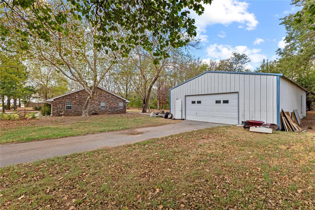 2501 Locust Lane Property Photo 3