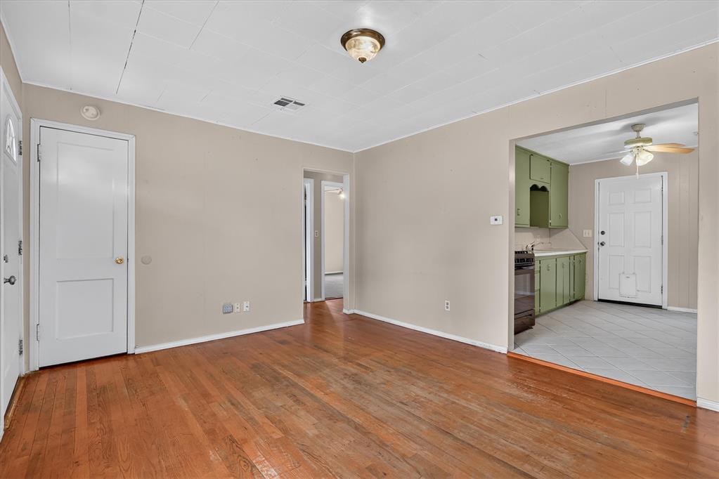 3613 S Dumas Avenue Property Photo 2