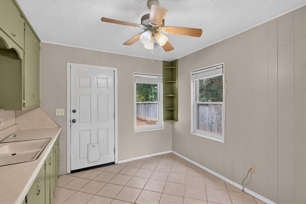 3613 S Dumas Avenue Property Photo 6