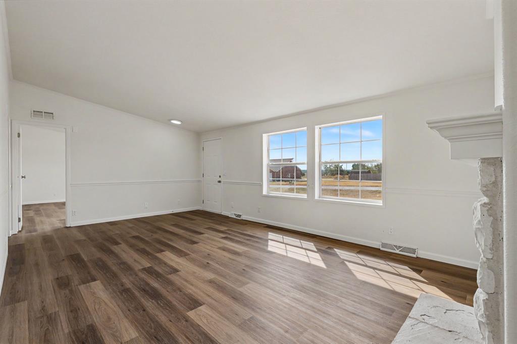 3737 Lone Tree Drive Property Photo 3