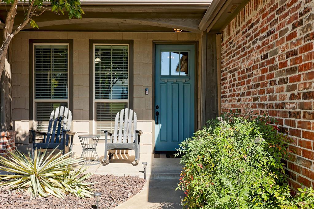 533 Newport Bridge Drive Property Photo 4